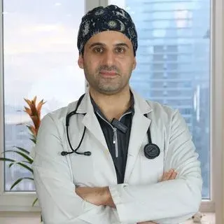 Op. Dr. Hakan Kayıkçı — İstanbul. Portre fotoğrafı.