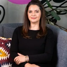 Doç. Dr. Tuğba Özkök Akbulut — Dermatoloji, İstanbul. Portre fotoğrafı.