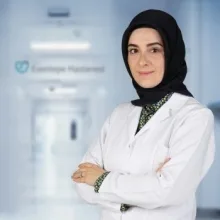 Op. Dr. Neşe Kaplan Karakaş — Kadın Hastalıkları Ve Doğum, Nilüfer, Bursa. Portre fotoğrafı.