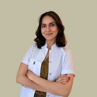Dt. Çiçek Sever — Diş Hekimi, Antalya. Portre fotoğrafı.