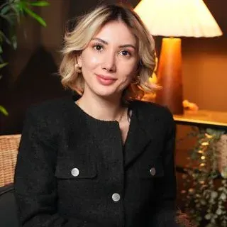 Psk. | Bilim Uzmanı Gizem Samav — Psikoloji, İstanbul. Portre fotoğrafı.