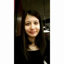 Dt. Özge Nur Gökçe — Diş Hekimi, Kayseri. Portre fotoğrafı.