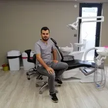 Dt. Yusuf Cansız — Diş Hekimi, Samsun. Portre fotoğrafı.