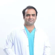 Doç. Dr. Göksel Bayar — Üroloji, Kocaeli. Portre fotoğrafı.