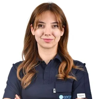 Dt. Ecem Bağrıyanık — Diş Hekimi, Maltepe, İstanbul. Portre fotoğrafı.