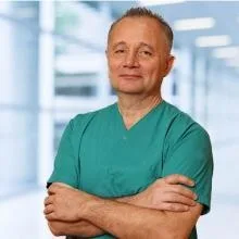 Op. Dr. Turhan Karalar — Beyin Ve Sinir Cerrahisi, İstanbul. Portre fotoğrafı.