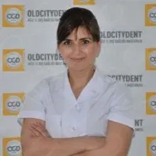 Dt. Emine Duruer — Diş Hekimi, Eskişehir. Portre fotoğrafı.