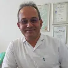 Dt. Mustafa Bozkurt — Diş Hekimi, İstanbul. Portre fotoğrafı.