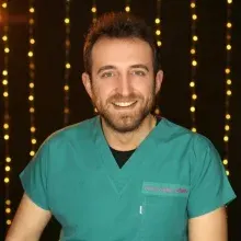 Uzm. Dt. Kerem Çağlar Gümüş — Kocaeli. Portre fotoğrafı.