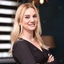 Uzm. Dyt. Hande Başaran — Diyetisyen, Antalya. Portre fotoğrafı.