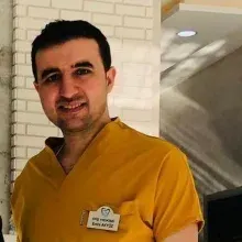 Dt. Emre Akyüz — Diş Hekimi, Mersin. Portre fotoğrafı.