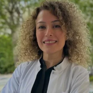Dr. Dt. Şule Nur Purdaş — Adana. Portre fotoğrafı.