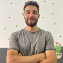 Fzt. Resul Yazar — Fizyoterapi Ve Rehabilitasyon, İstanbul. Portre fotoğrafı.