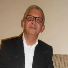Op. Dr. Esat Engin Üstünsoy — Plastik Rekonstrüktif Ve Estetik Cerrahi, Antalya. Portre fotoğrafı.