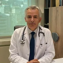 Prof. Dr. Hüseyin Aksu — Kardiyoloji, İstanbul. Portre fotoğrafı.